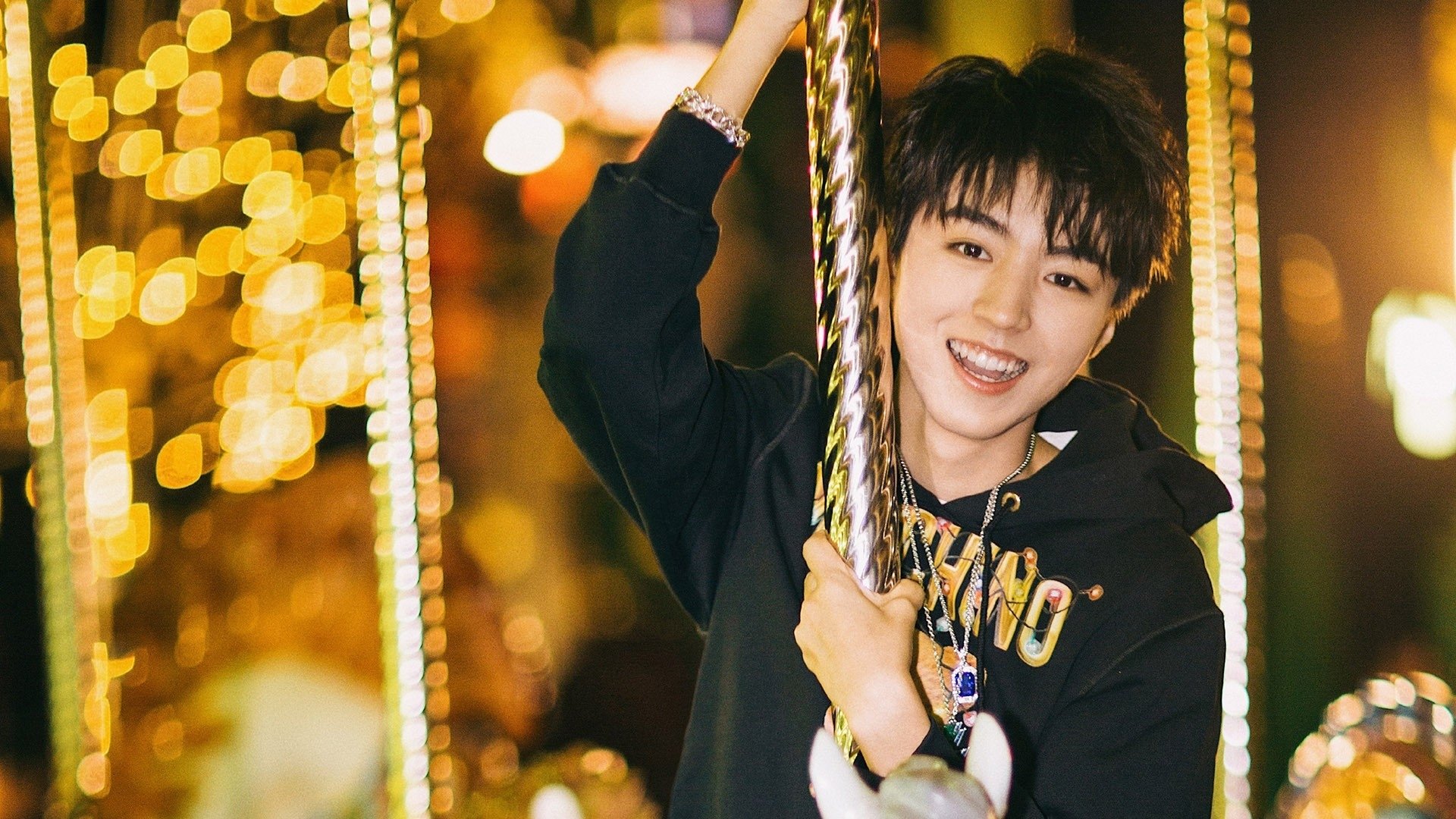 华体会手机在线-乔治左右开弓命中两记三分，乔治持球进攻能力