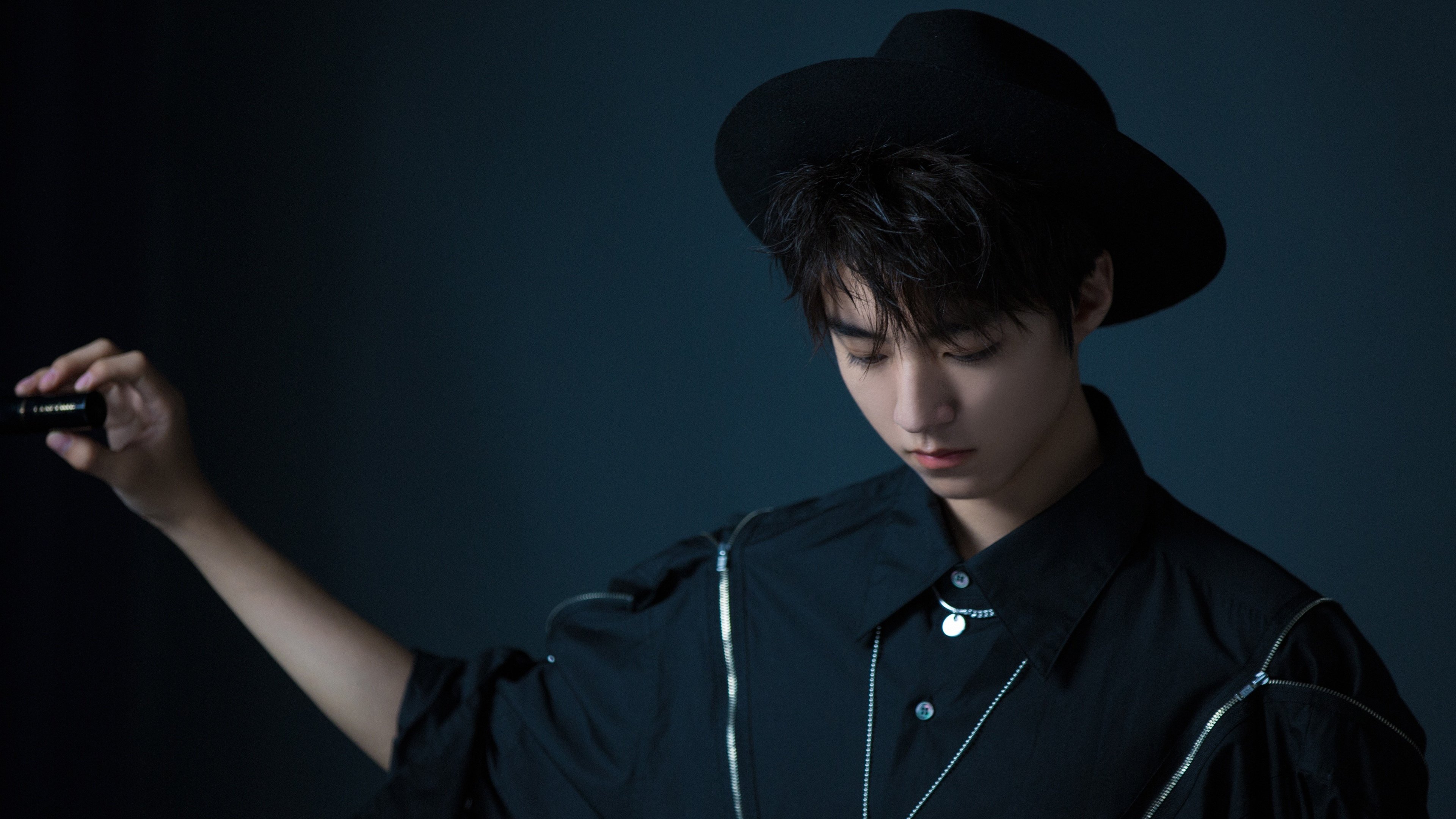 男篮训练注重半场阵地战术布置增强比赛控制力,男篮打球